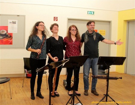 mit einem Konzert von wood harmony und Texten von Robert Anders